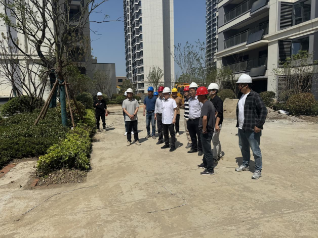 聚焦品质升级:集团党委副书记、总经理张何何一行实地查勘观澜里项目 推动景观标准再提升
